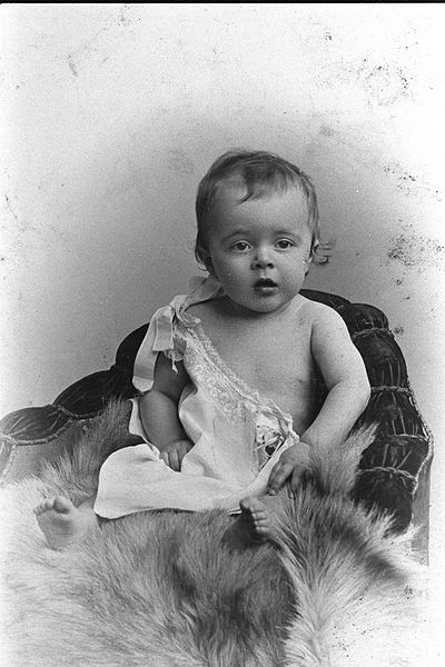 Afflictor.com · How Babies Were Entertained In 1900