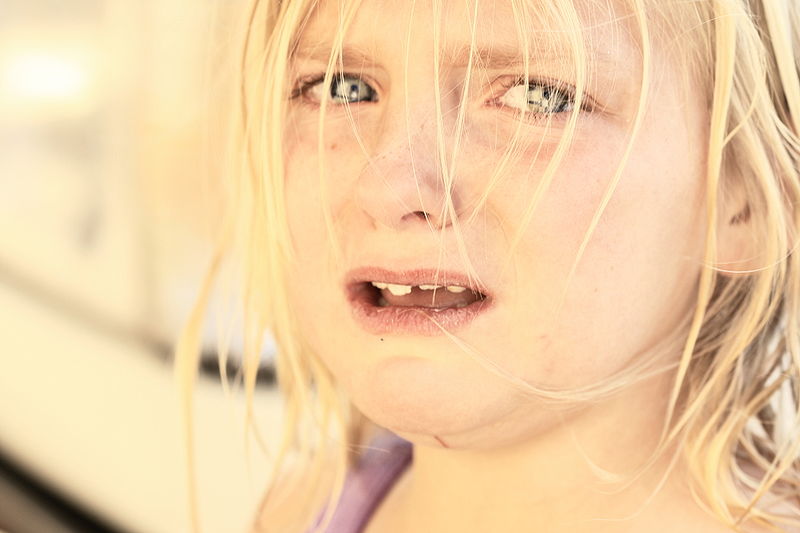 800px-Scared_Crying_Child-D.-Sharon-Pruitt