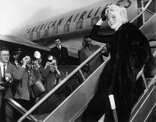 Marilyn Monroe Boards Airplane